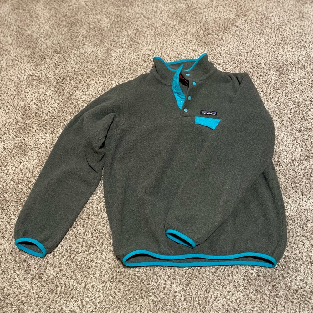 Patagonia Women’s Lightweight Synchilla Snap-T Fleece Pullover. X-Small.